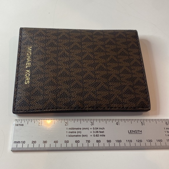 Michael Kors Jet Set Travel Passport Case wallet MK Signature Brown / Acorn NWOT - Picture 13 of 15